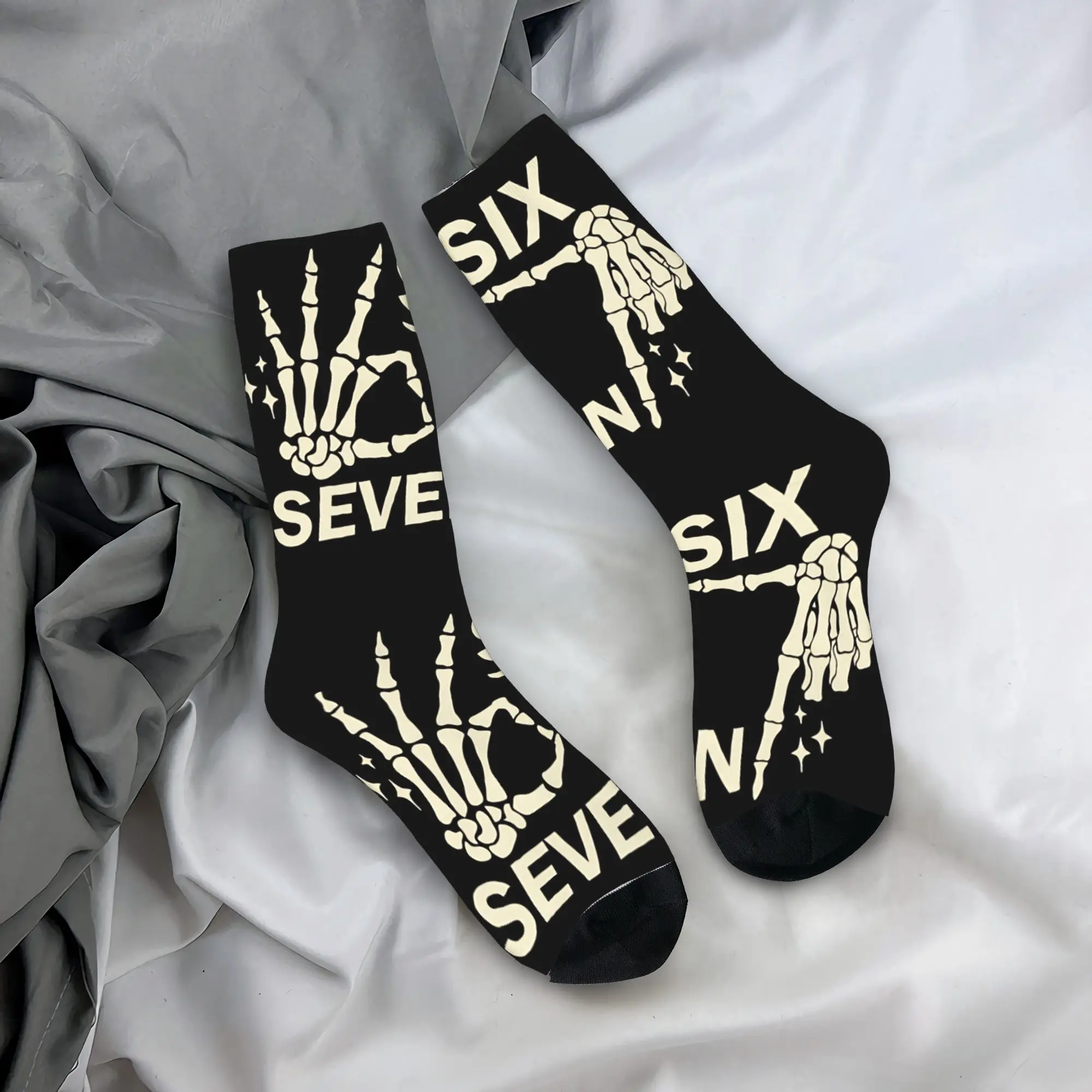 

Носки Six Seven 6 7 Meme Skeleton Stockings Couple, теплые, мягкие, в ретро-стиле, осенние, для улицы, нескользящие, с принтом, подарок на день рождения