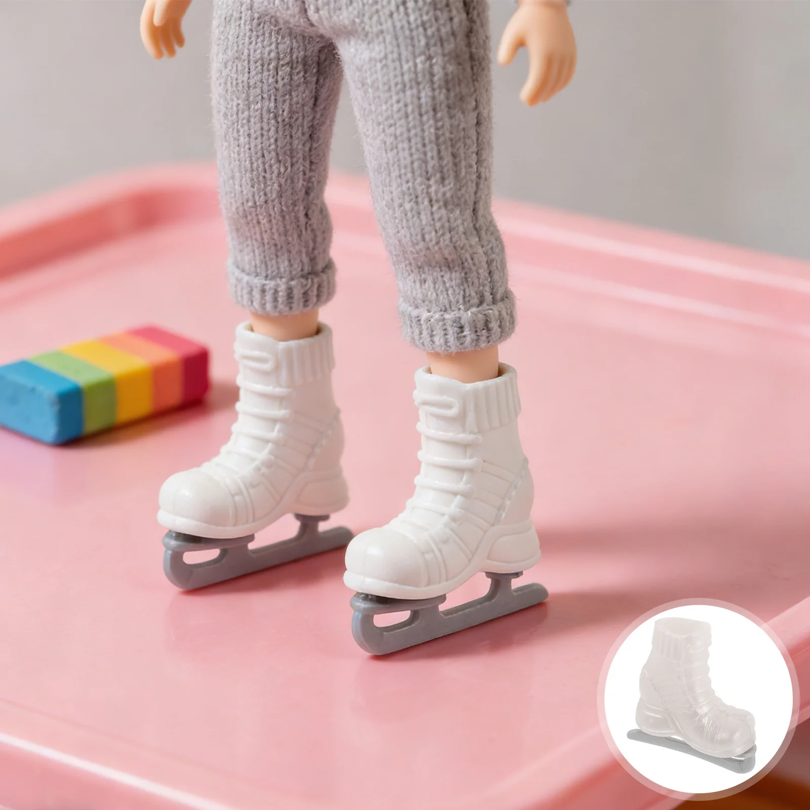 

10Pcs Mini Roller Skates - Simulated Skating Shoes for Mini House Furniture - Tiny Decorative Ice Skating Props 1:6 Scale White