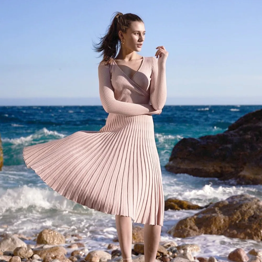 2025 outono inverno europeu americano elegante feminino vestido de malha manga longa com decote em v envoltório busto comprimento médio plissado camadas estilo