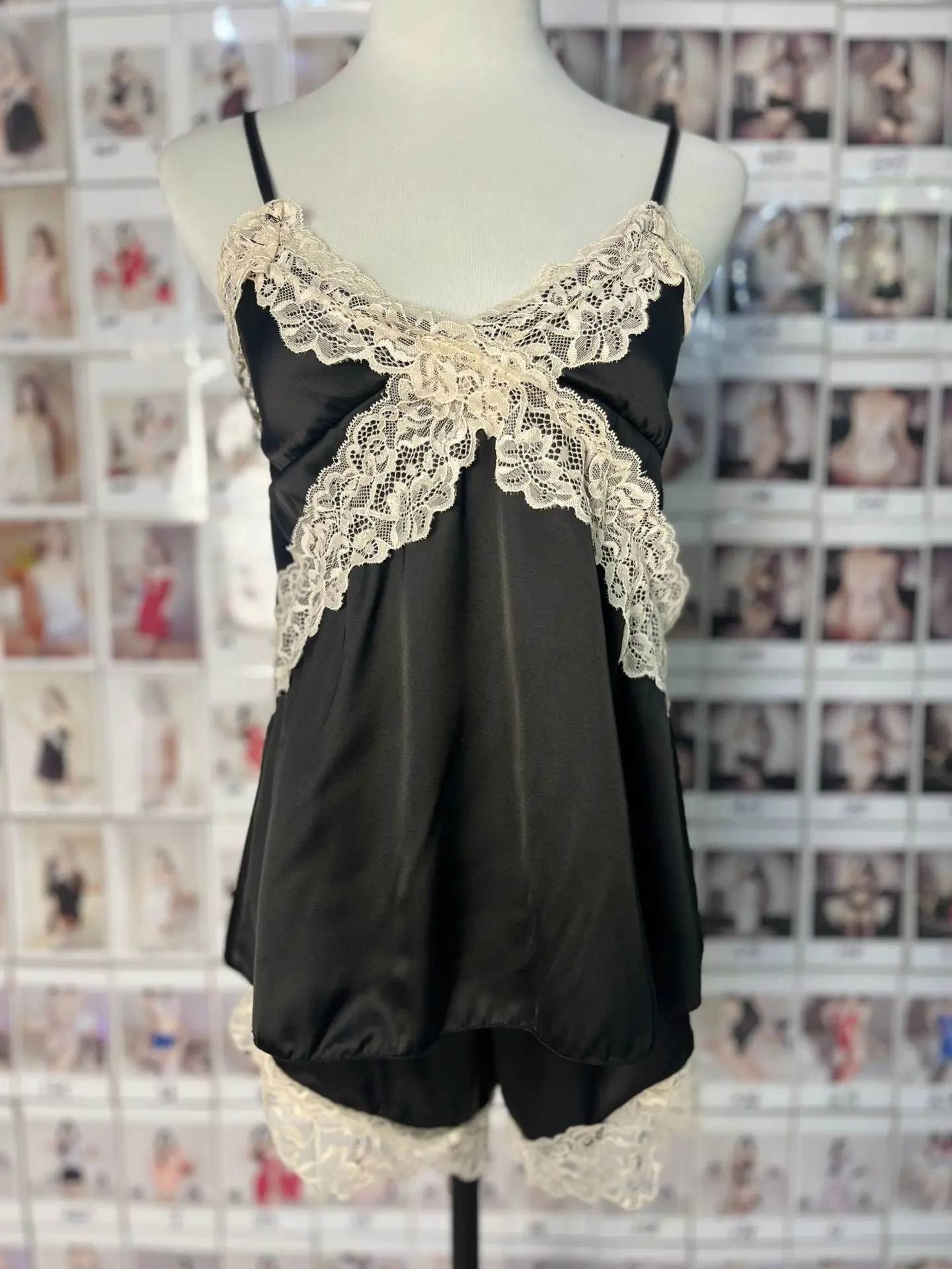 Damen Sexy Satin Pyjama Set Spitzenbesatz Cami Top Shorts Lingerie Nachtwäsche Seidig Schwarz Creme V-Ausschnitt Spaghetti-Träger Zweiteiliges Set – Detail 18