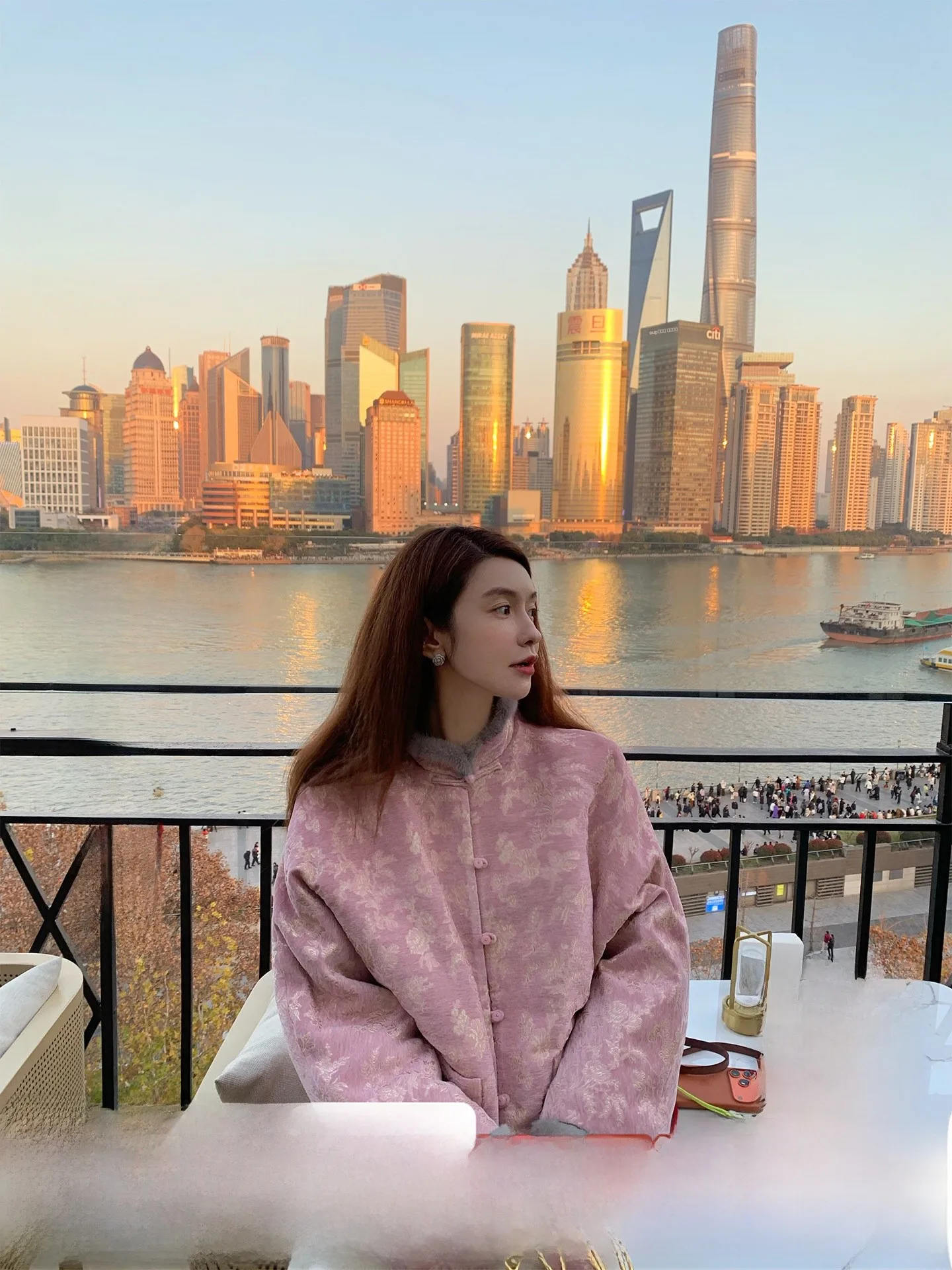 

Новая китайская хлопковая куртка с меховыми вставками, атласной поверхностью, вышивкой, утепленная, с длинными рукавами и воротником-стойкой