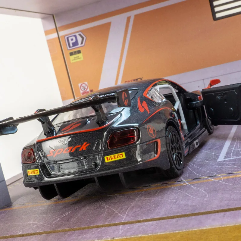 

Модель автомобиля Bentley Continental GT3 из сплава металла в масштабе 1:32, двери и капот открываются, с функциями звука и света.