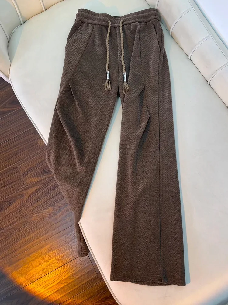 

Мужские повседневные спортивные брюки цвета глубокого кофе, осенне-зимние, утепленные, в американском ретро-стиле, плиссированные, прямого кроя, с эластичным поясом