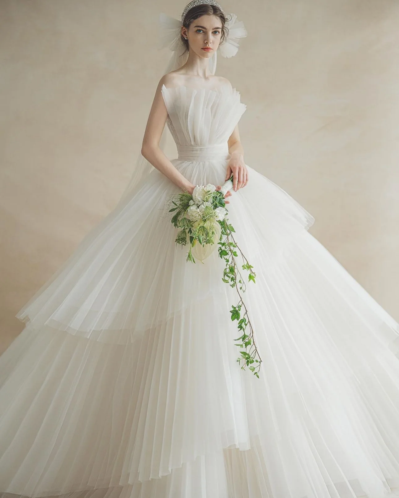 高級メッシュプリーツロングウェディングパーティードレスエレガントなストラップレスチュールプロムボールガウンかわいいフリルイブニングフォーマルドレス