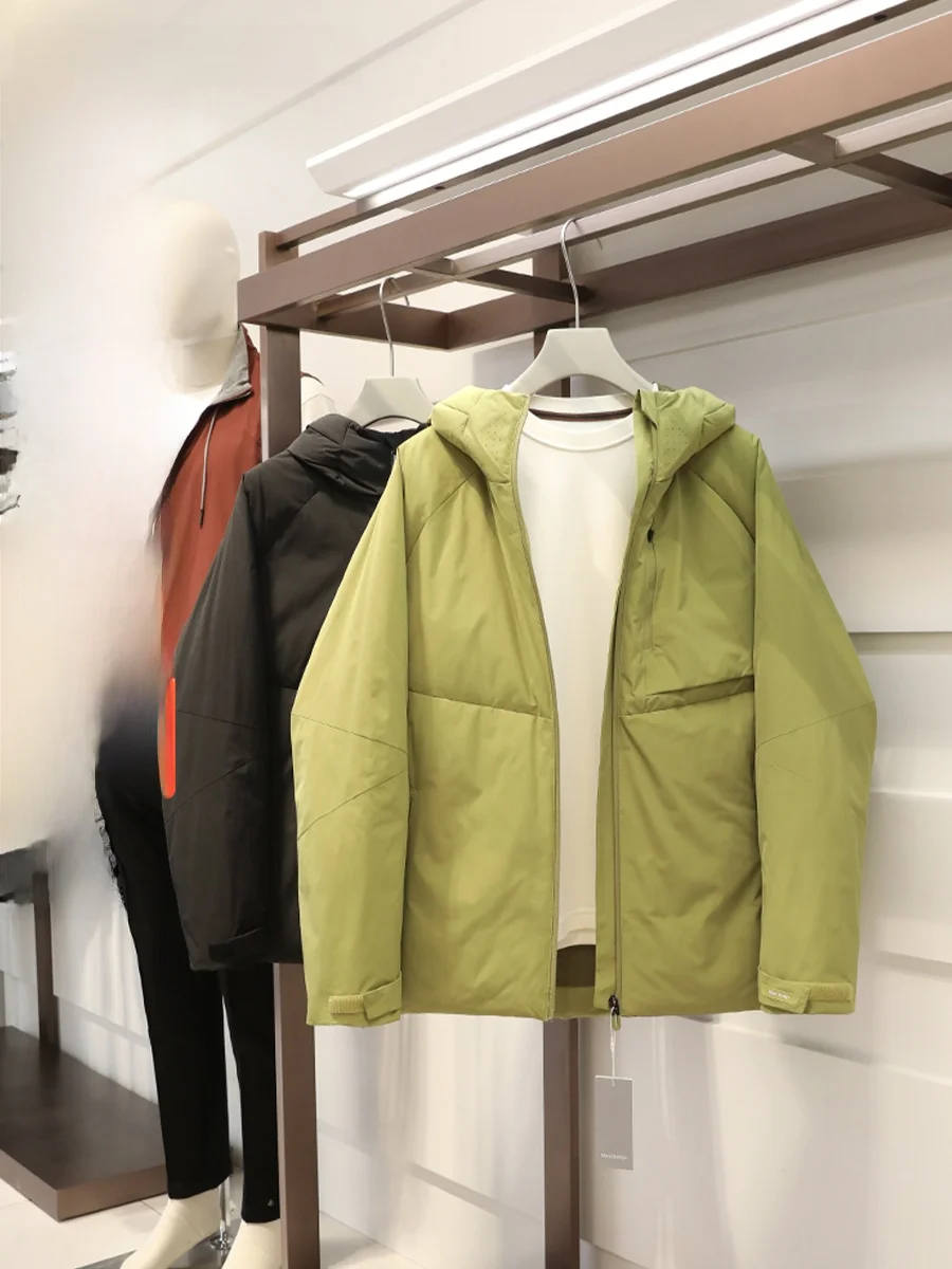 

Мужская зимняя спортивная одежда для активного отдыха: пуховик с капюшоном, функциональный, с наполнителем из 90% белого пуха и полиэфирного волокна, повседневный стиль.