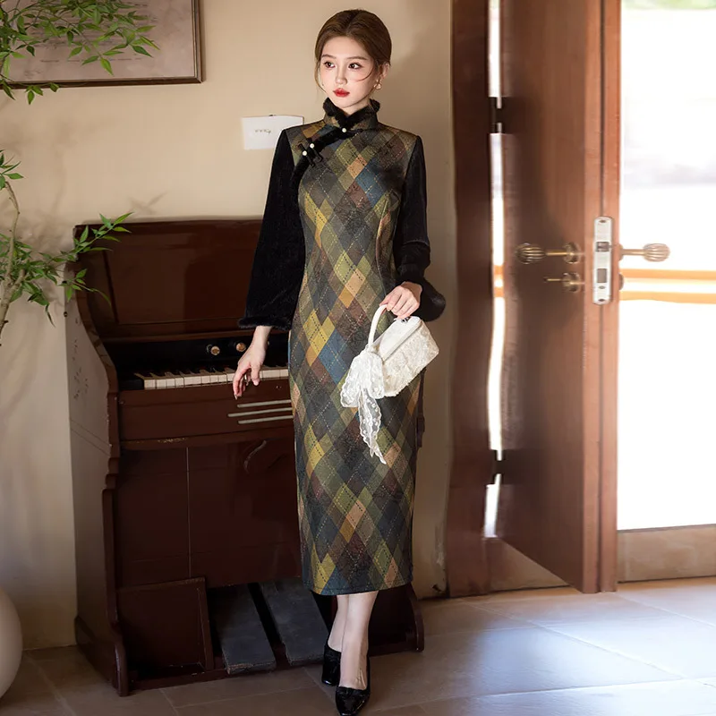 

Yourqipao Winter Green Fleece-Lined Thickened Qipao Long-Sleeved Retro Modified Cheongsam Chinese Style Evening Dress for Women