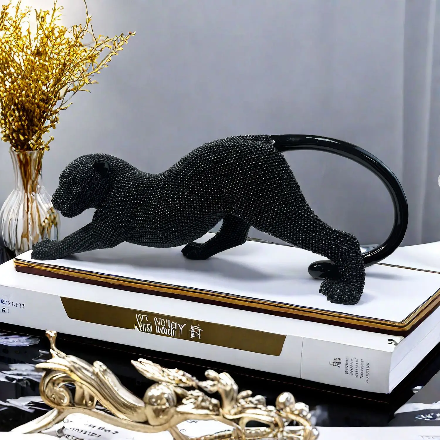 European leopard resin handicrafts, home furnishings, living rooms, TV cabinets, exhibition halls, desktop decorations, gifts