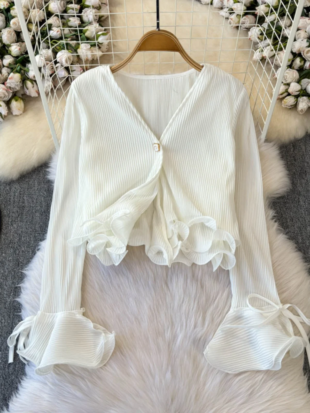 

High Waist V-Ne Pleated 3D Decoration irt Top with Lace Trim Korean Sle Loose Fit Long Sve ort Length Women's Blouse