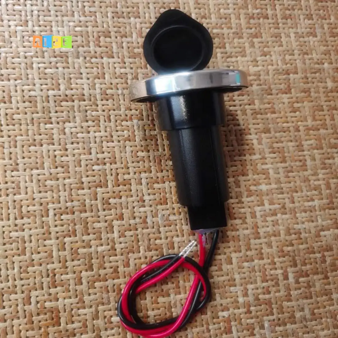 

A12E-Yacht 2-контактная розетка для фонаря, подключаемая стойка