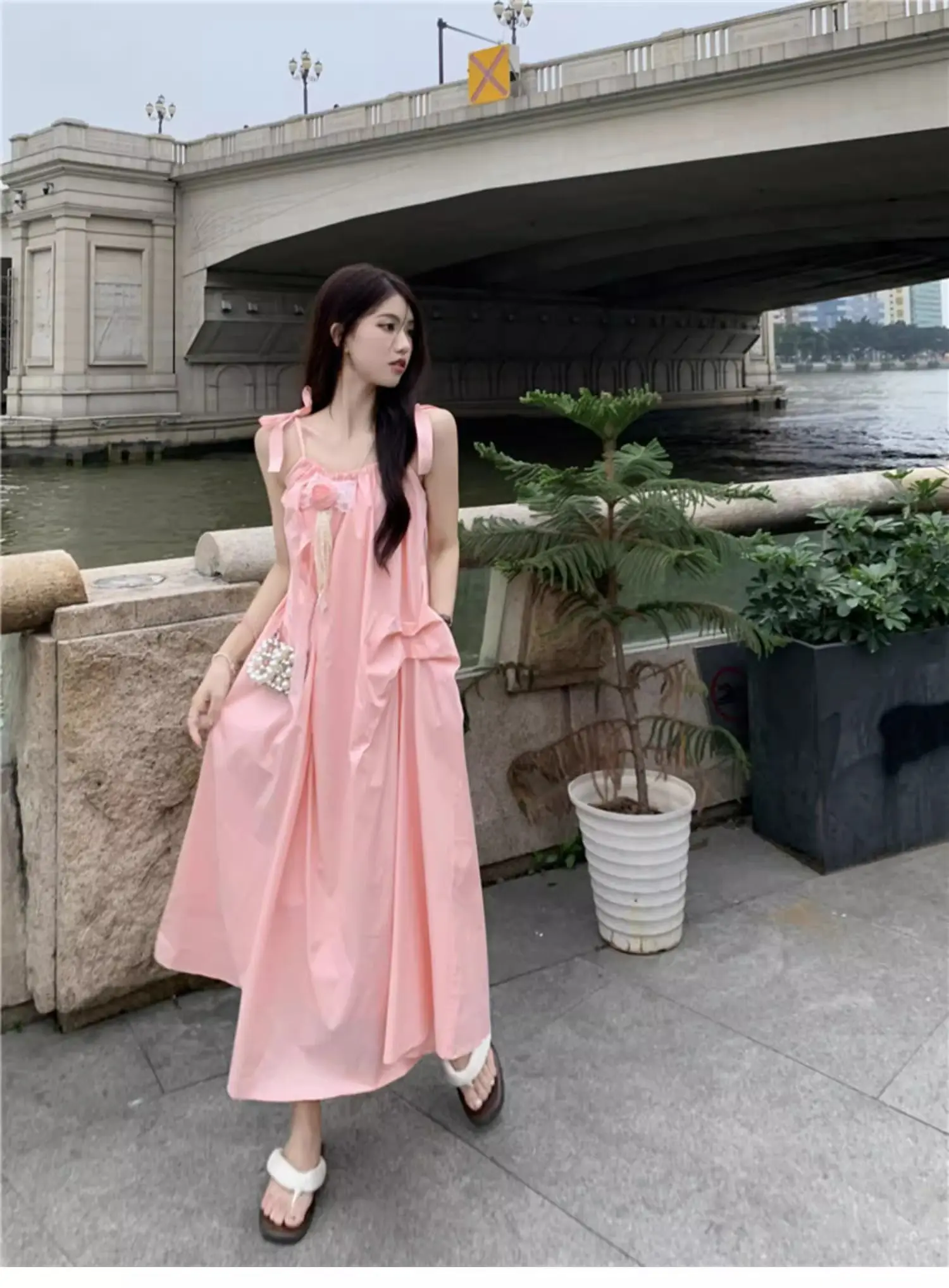 Kleider Ärmelloses Damenkleid Frau Elegant Sommer Rayon Maxi Spaghettiträger Ausgehöhlte Schlitze Gebunden Resort Urlaub Strand Einfach