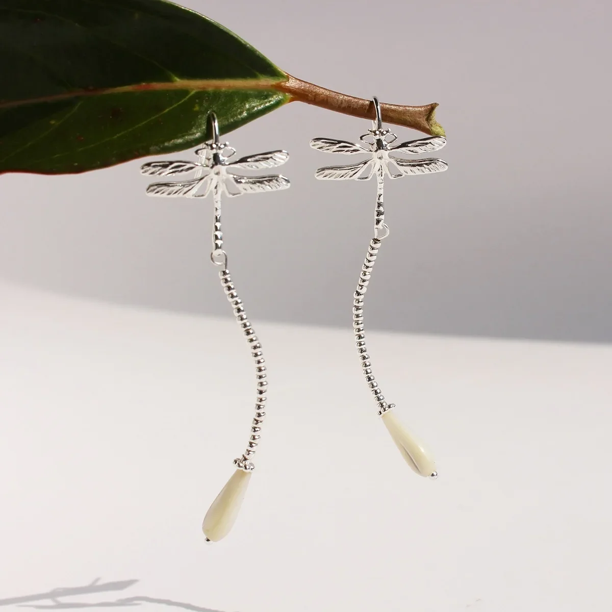 

Agile Stereo 3D Dragonfly Drop Earrings Trend Ladies Shell Pearl Long Earrings Women Party Wedding Jewelry Fashion Accessories