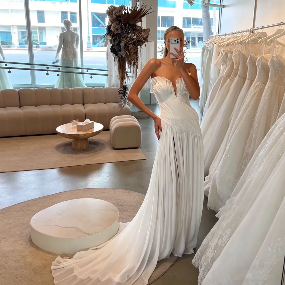 

Pleated White Wedding Dress 2026 Strapless A Line Slit Shiny Bridal Gown With Train vestido de noivas para casamento Customized