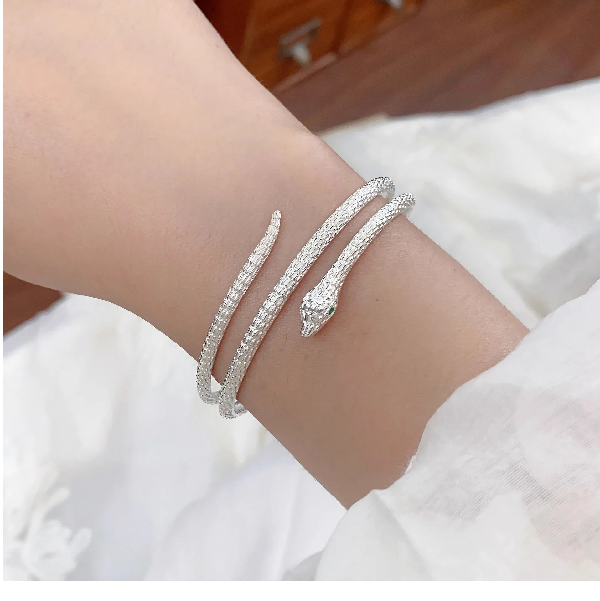 Dreischichtiges Schlangenarmband aus 925er Sterlingsilber, Persönlichkeits-Charm, schlichtes Damen-Tierarmband, Geburtstagsgeschenk, exquisiter Schmuck