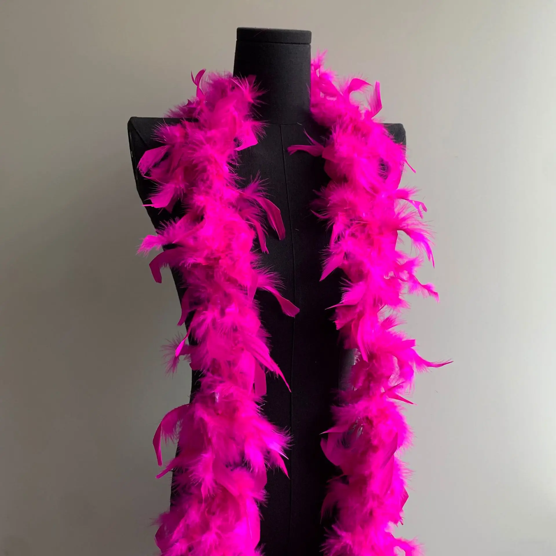 

2Yard 30g Rose Red Turkey Feather Boa Soft Fluffy Natural Feathers for DIY Wedding Party Clothing Costume Decoration