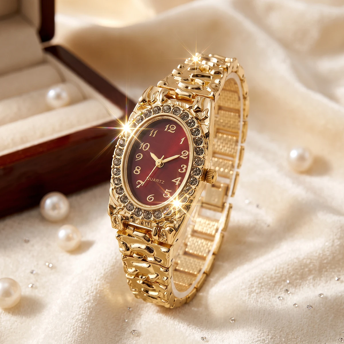 Retro-Style Lava Gold Oval Bracelet Watch, Diamond-Encrusted Women's Quartz Watch, Fashionable Casual Women's Watch
