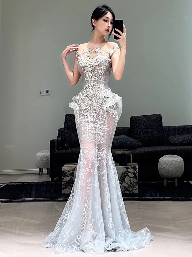 A new high-end custom-made dress with strong fishtail from Heavy industry for the wedding banquet and welcoming guests
