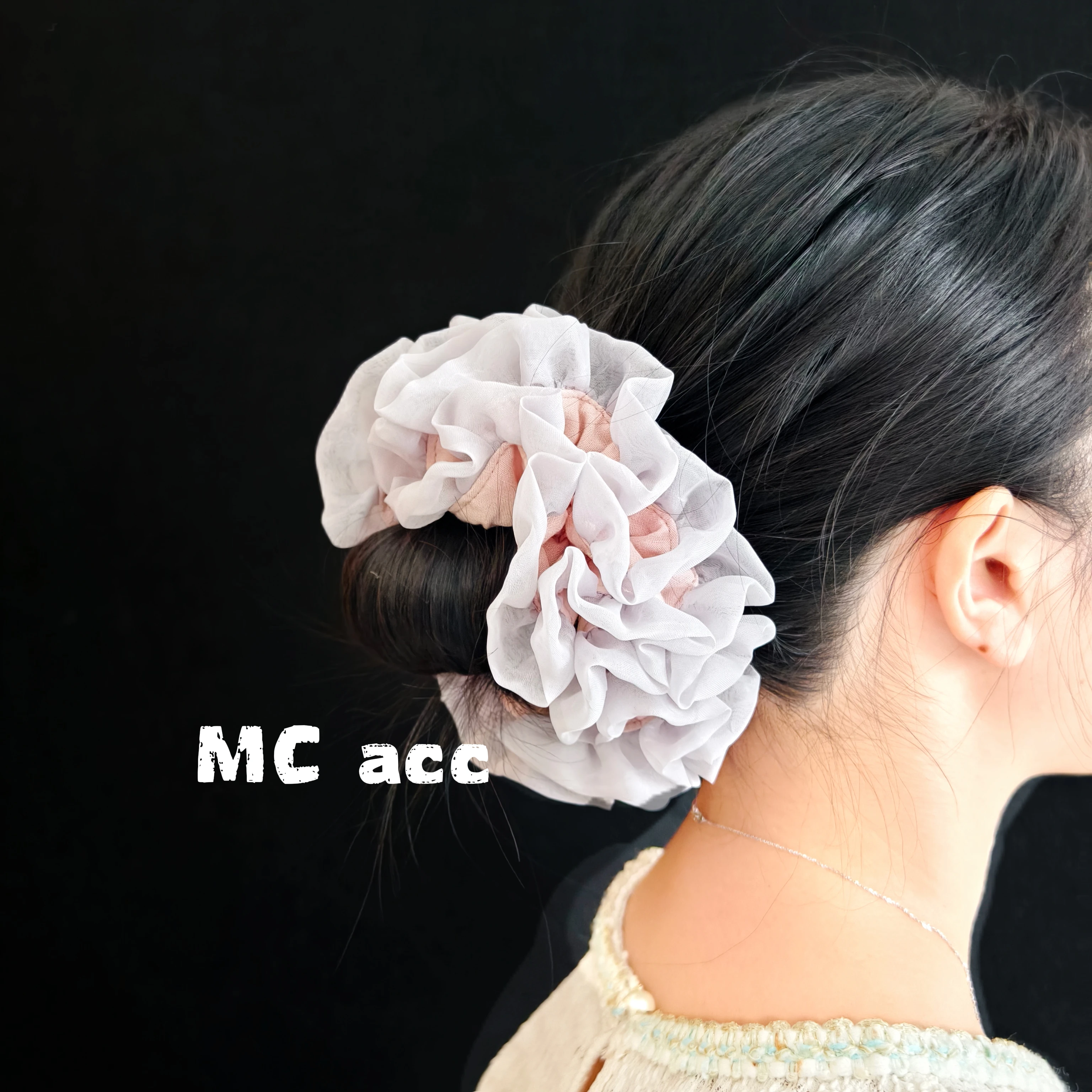 French-style chiffon large cloud-shaped earflap hairband for tying a ponytail - an atmosphere-enhancing accessory