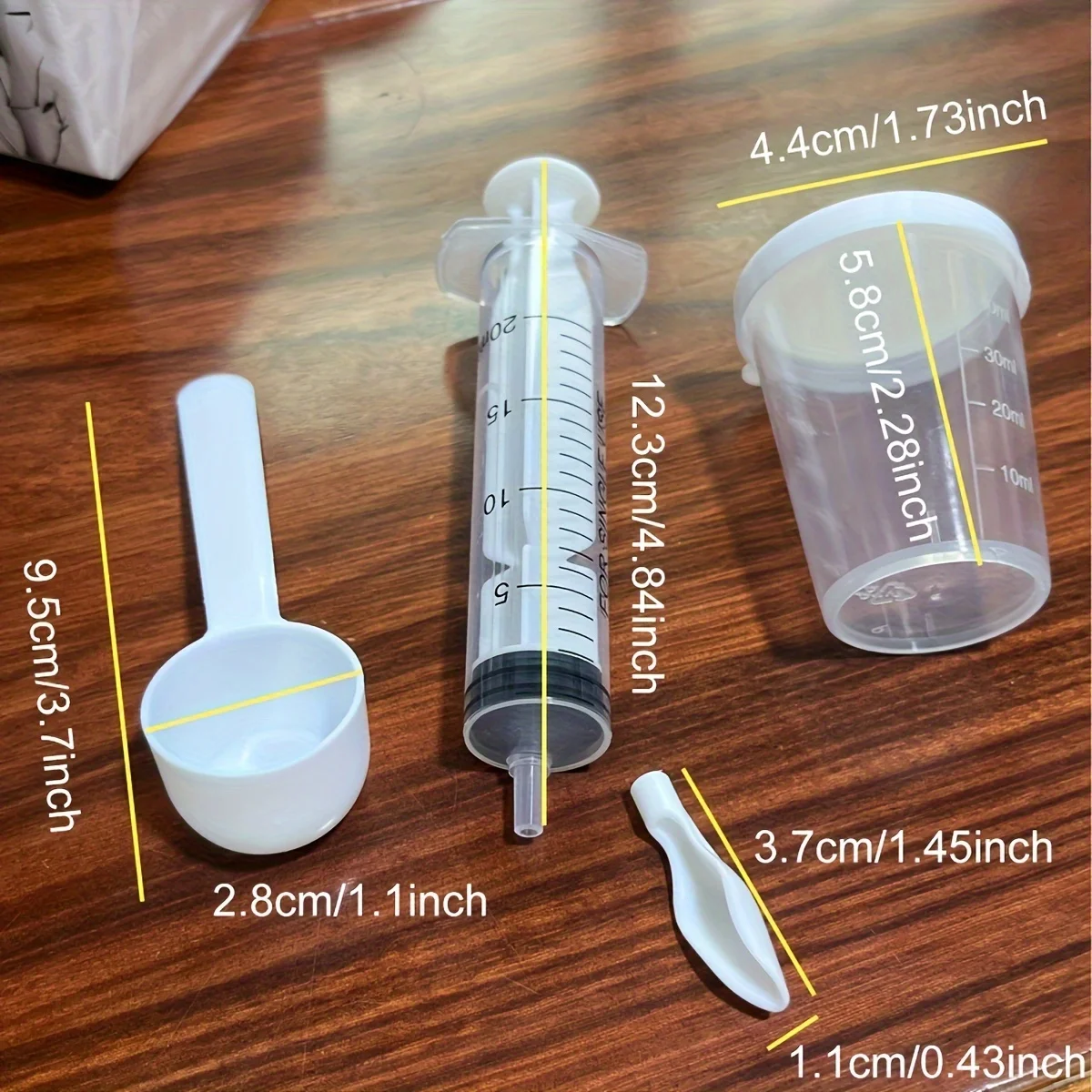 4pcs-Parrot and bird feeding syringe set, with soft spoon, precision manual feeding tool, durable and easy to use