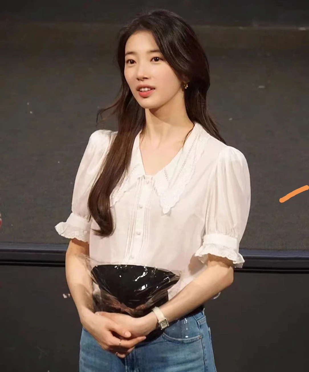 

Retro V-ne Lace Trim Bubble Sve irt Women's Slimming Top Spring 2025 New Sle Comfortable Cotton Casual irt