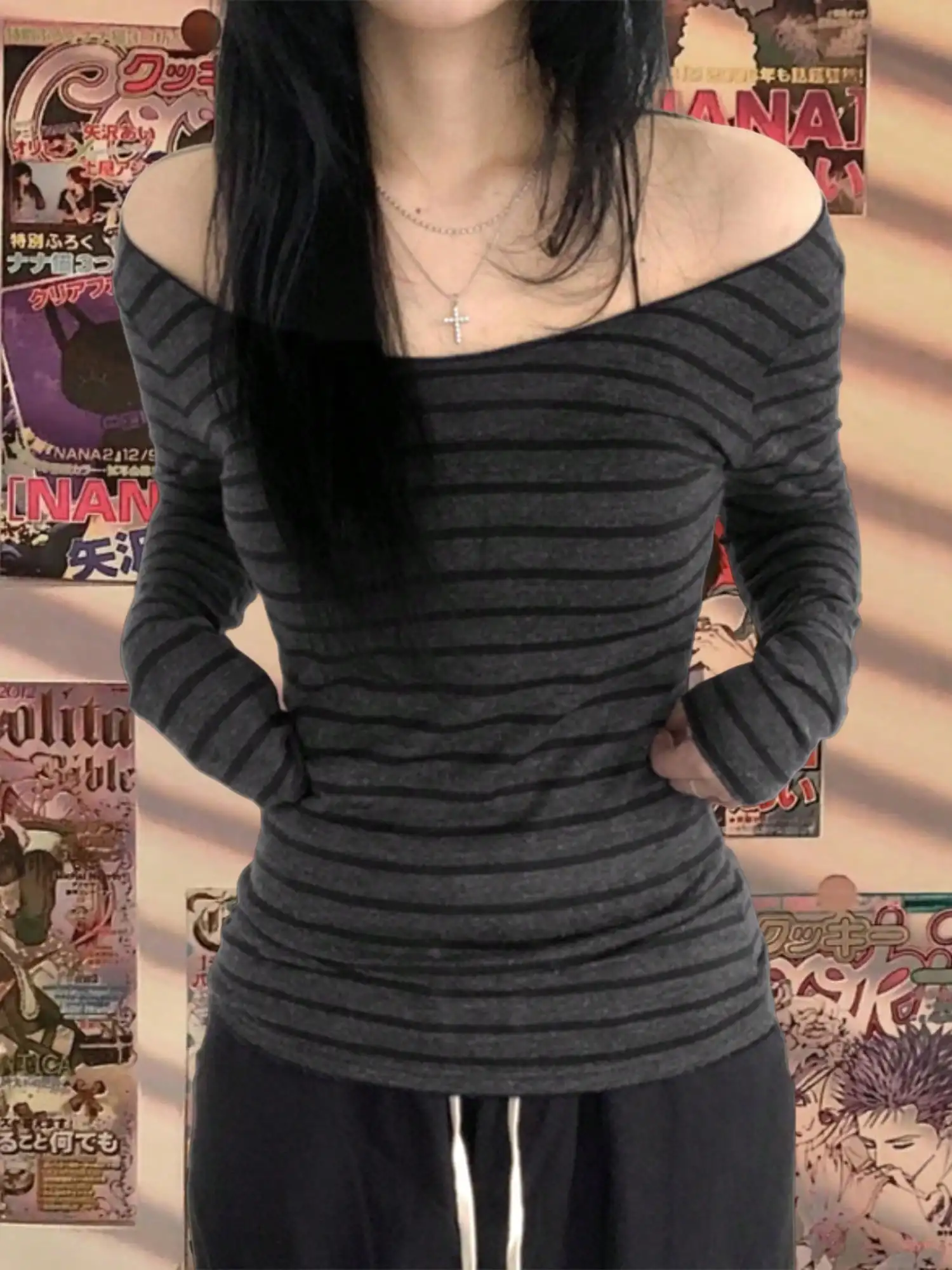 

Women's Y2K Off Shoulder Striped Long Sleeve Slim Fit T-Shirt, Retro Streetwear Top for Spring Fall