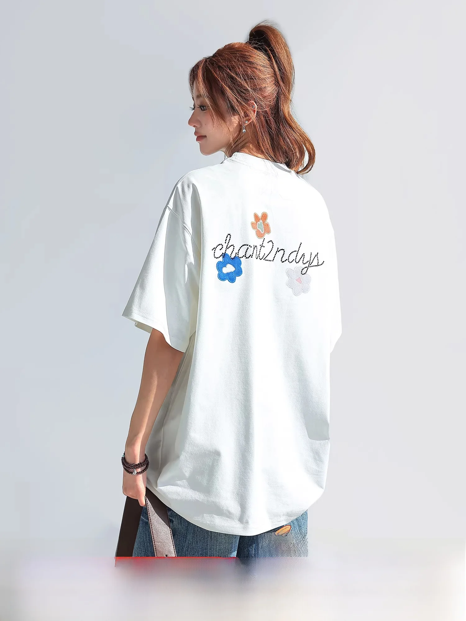 

Женская футболка Chant2nd с милой цветочной вышивкой и стразами, летняя, тонкая, с коротким рукавом, повседневная, из хлопка и полиэстера