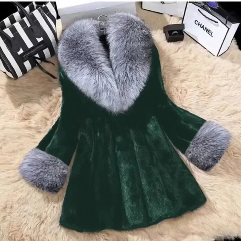 Faux Fur Coat Silver Fox Fur Collar เลียนแบบ Mink Fur Grass Coat ผู้หญิงยาวโปโลขนสัตว์เสื้อผ้าฤดูใบไม้ร่วงฤดูหนาวสไตล์ใหม่