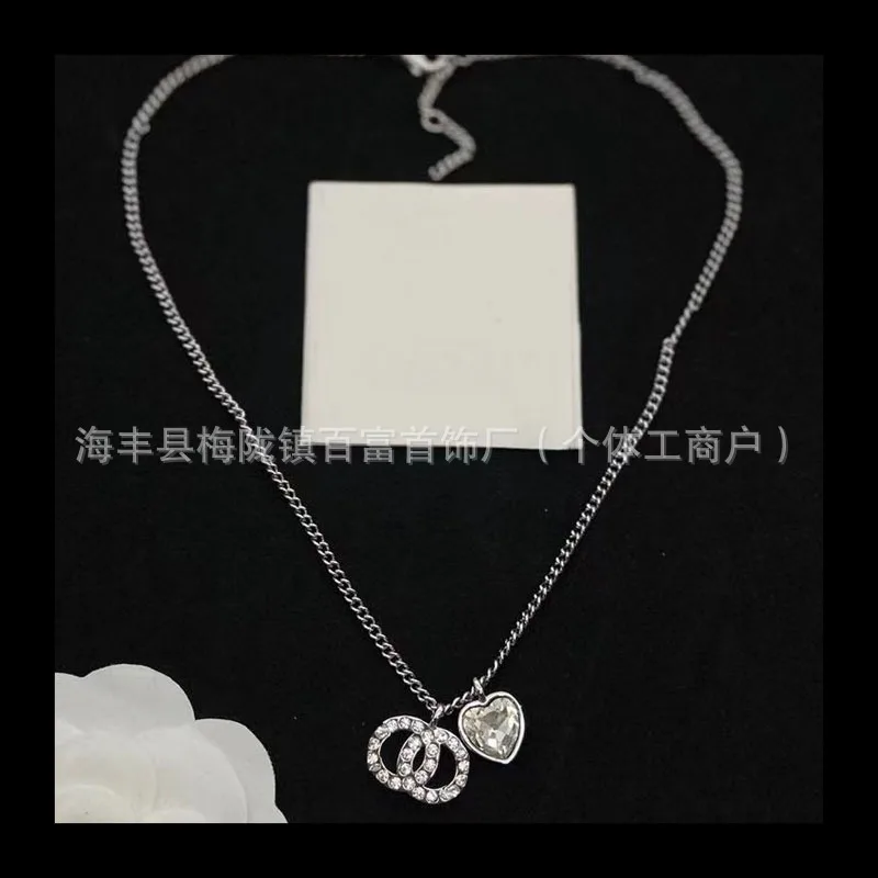 

Ожерелье Love с двойным розовым бриллиантом C, простое, универсальное, элегантное, модное, для пожилых женщин