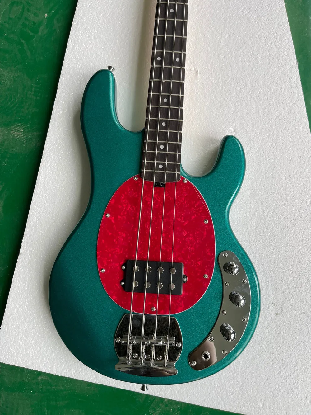 Metal Green Body 4 Strings Electric Bass Guitar with Maple Neck,Chrome Hardware,Provide customized service