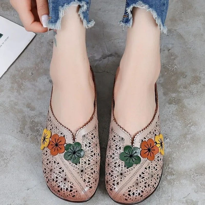 Female Flower Hollow Slippers Summer Breathable Soft Bottom Non-slip Shoes Ethnic Style Retro Round Toe Sandals Zapatos Mujer