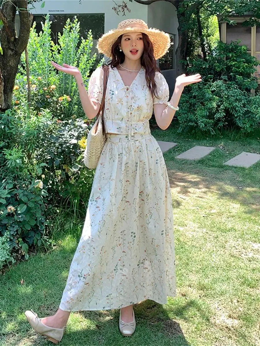 

Prairie Chic Style Floral Embroidery 2 Piece Sets For Women Small Fragrant Wind V-neck Crop Tops and Long Skirt Suits Female