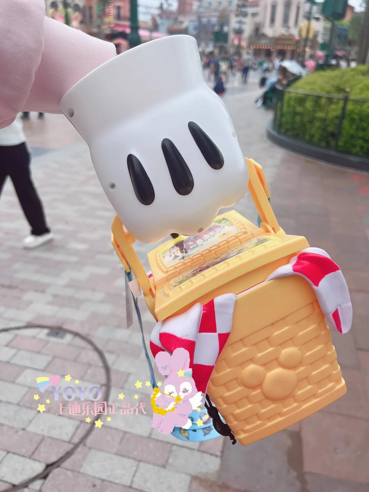 Original Shanghai Disney 2024 Mickey Glove Picnic Basket Plastic Crossbody Popcorn Bucket Storage Bucket Including Shoulder Stra