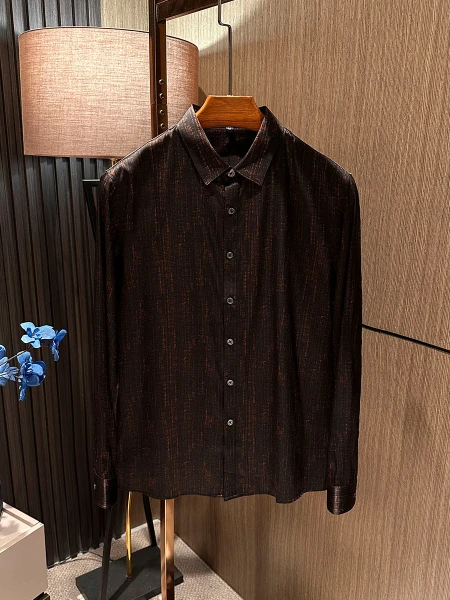 

Новинка весенней коллекции: мужская рубашка с длинным рукавом из гладкого дышащего шелка, модная городская офисная одежда.