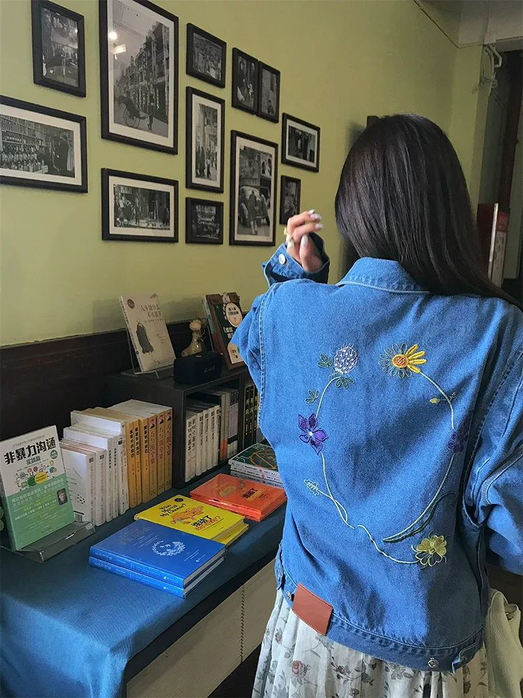 

Autumn Spring Women Loose Floral Embroidered Blue Denim Jacket Coats