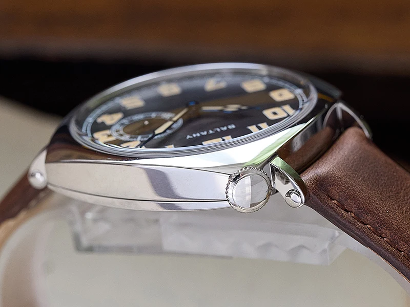 Baltany S4071 Retro-Herrenuhr in Kissenform, automatische mechanische Uhr mit Perlmutt-Zifferblatt und blauen Zeigern, elegante Kleideruhr für den täglichen Gebrauch im Büro – Detail 5