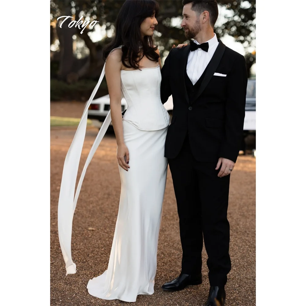 도쿄 맞춤형 화이트 스트랩리스 웨딩드레스 민소매 레이스업 브라이덜 가운 2025 머메이드 코트 트레인 웨딩드레스