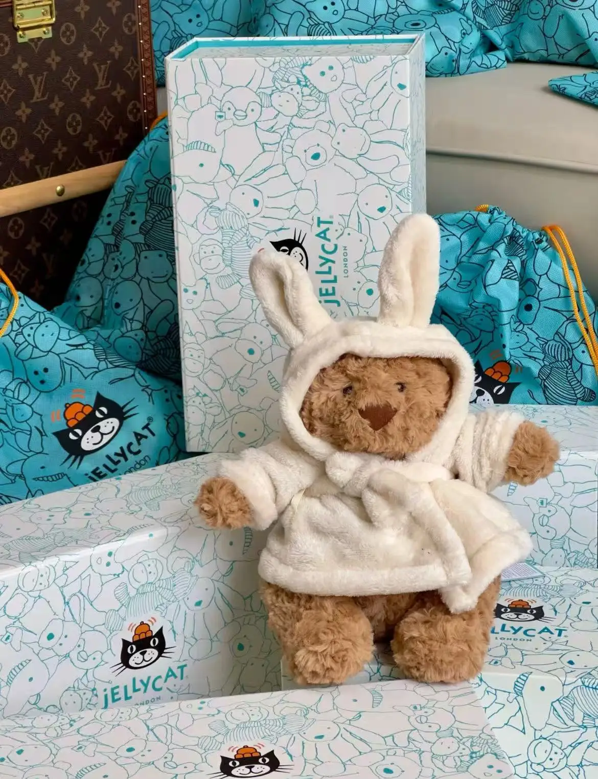 Schattig aubergine beer knuffel uit Bartholomew serie superzacht knuffeldier perfect cadeau voor baby kinderen verjaardag nieuwjaar