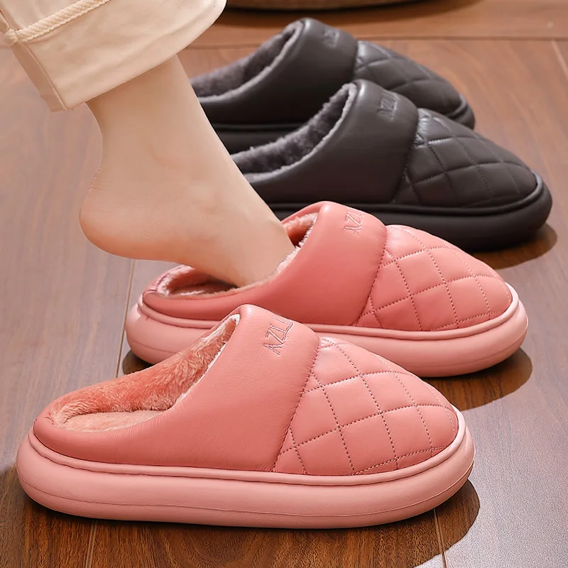 شباشب قطنية نسائية شتوية جديدة حقيبة منزلية داخلية مع نعل سميك مضاد للانزلاق أحذية قطنية للارتداء في الهواء الطلق