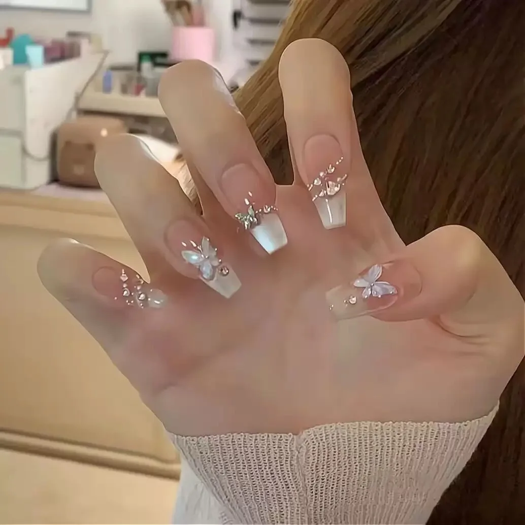 

New luxury handmade press-on nails with cat-eye effect, presenting an elegant style