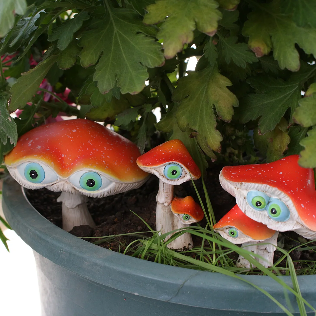 

3pcs/set Glow in Dark Mushroom Fairy Stake - Whimsical Night Garden Decor Plug-in‌