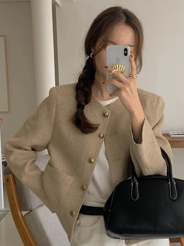 シックなヴィンテージ英国スタイル長袖ルーズコート女性のファッショナブルな襟ボタンデザイン大きなポケット多用途アウターウェア