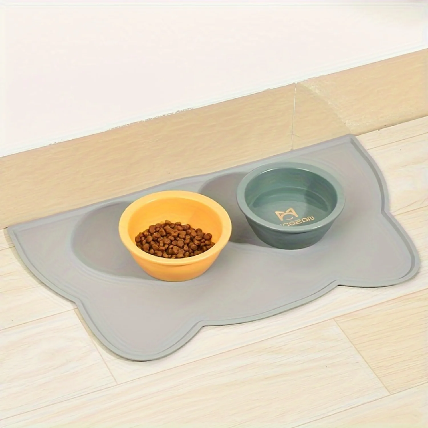 Silicone Pet Feeding Mat - Non-Slip, Waterproof, Raised Edges - Mess-Free Dining Placemat for Cats & Dogs