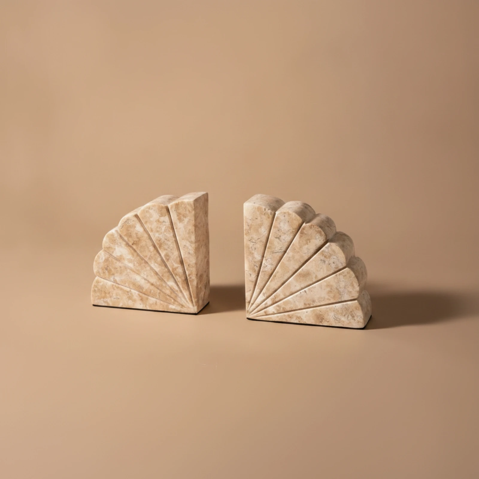 Shell Bookend Sculpted Resin Bookend Decorative Bookends Beige Decor Beach-Inspired for Book Lovers, Bookshelf, Desk