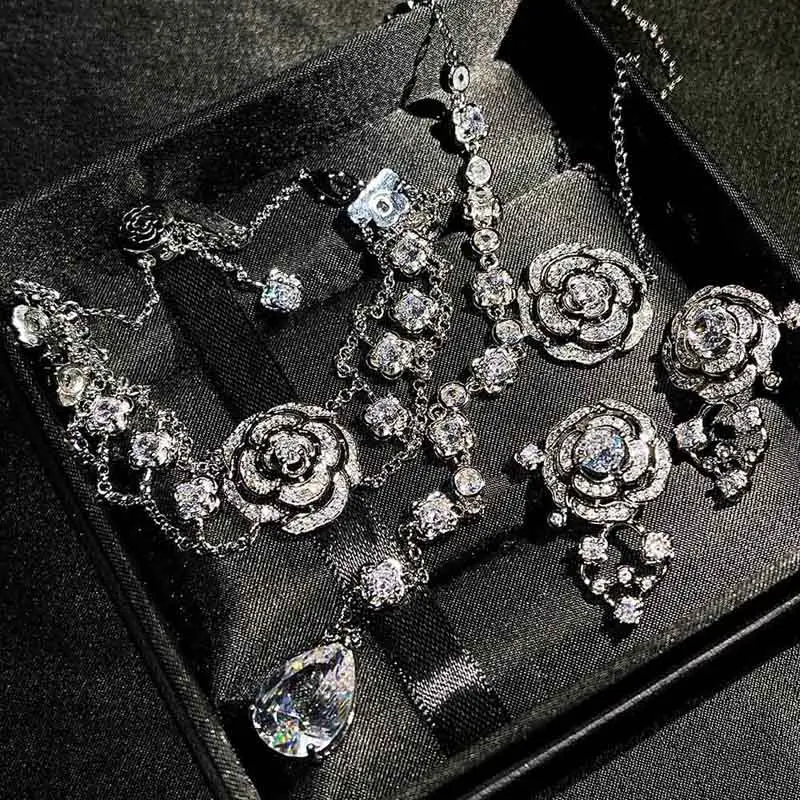 

Luxury Retro Titanium Zircon Necklace Bracelet Set European American Fashion Personalized Flowers Micro-Inlaid Jewelry