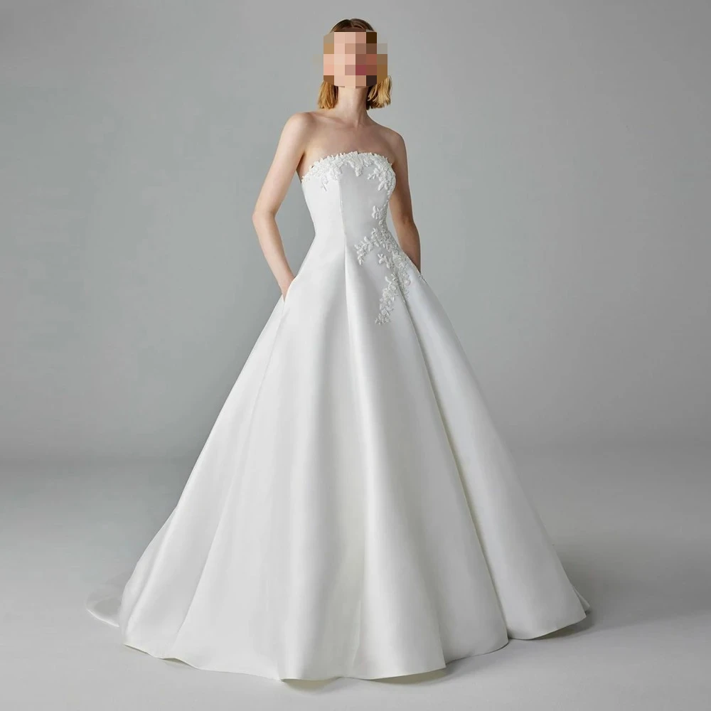 Customized Elegant Satin Wedding Dresses Strapless Lace Appliques A-Line Pleated Backless Bride Prom Dress Graceful Bridal Gowns