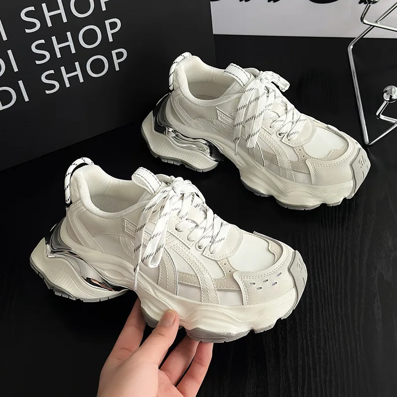 

Leather Daddy Shoes with Thick Soles Are Fashionable, Comfortable and Breathable, and Increase The Leisure Sports Shoes