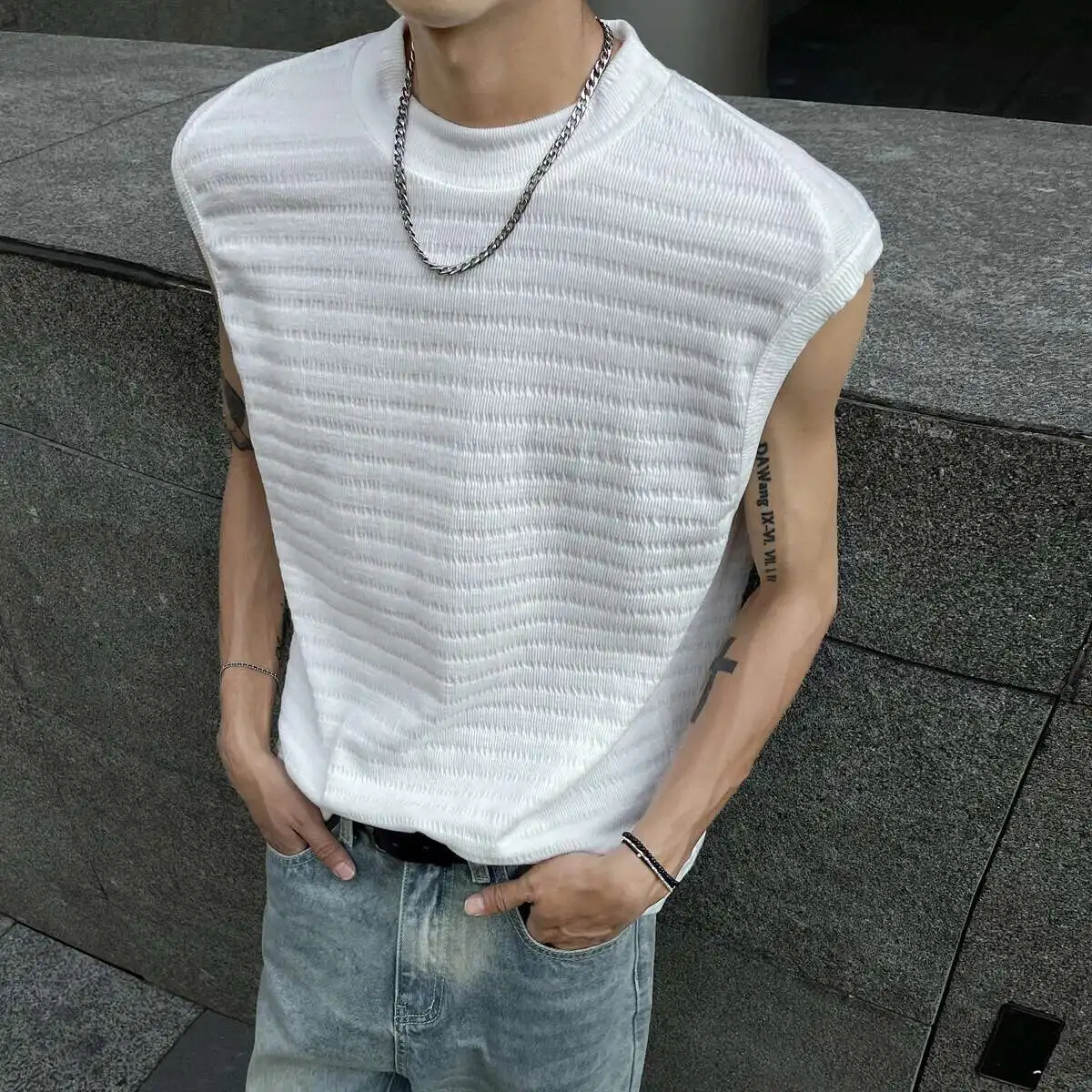 

Мужская одежда, модная футболка без рукавов с круглым воротником, однотонный пуловер, топ, мужской летний новый модный повседневный топ 2025 года 8RHO