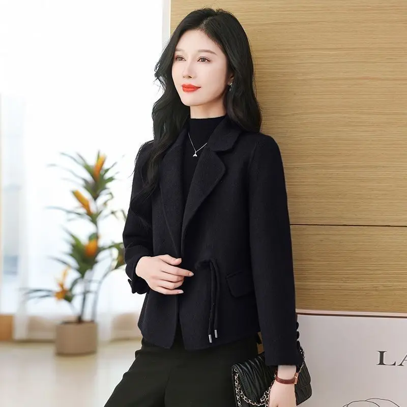 معطف صوفي أنيق للنساء لخريف وشتاء 2026 سترة صوف جديدة على الطراز الغربي بدلة الأم بياقة خارجية معطف خارجي وطني للسيدات