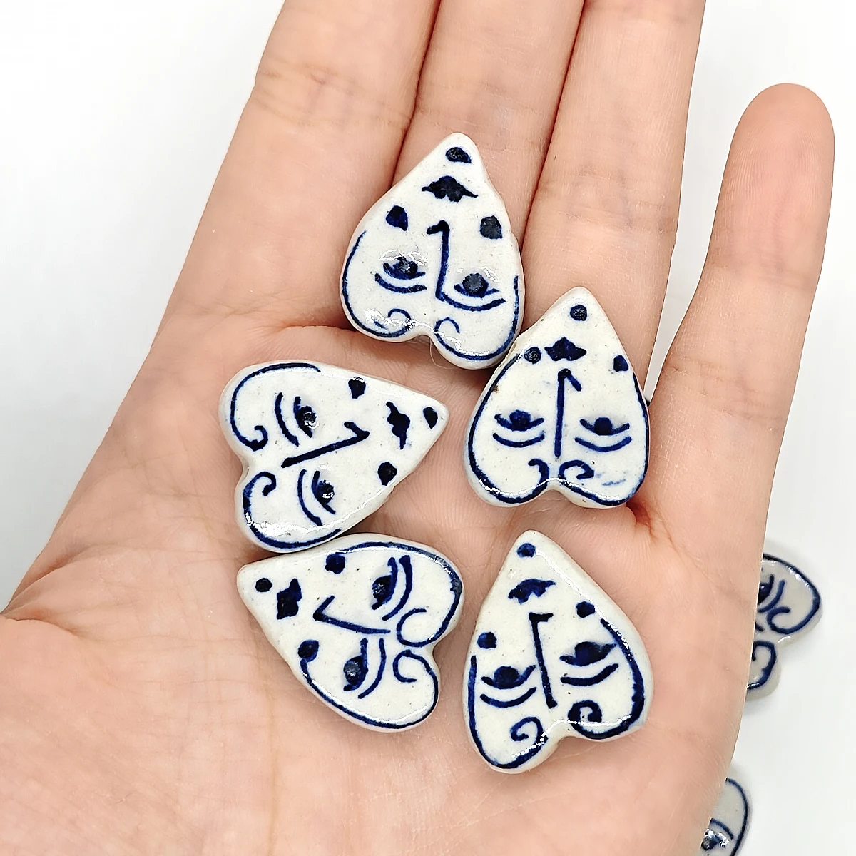 25mm 2/8pcs Diagonal Hole Blue White Heart Face Ceramic Beads Love Pattern Pendant for DIY Jewelry Making Necklace Bracelet