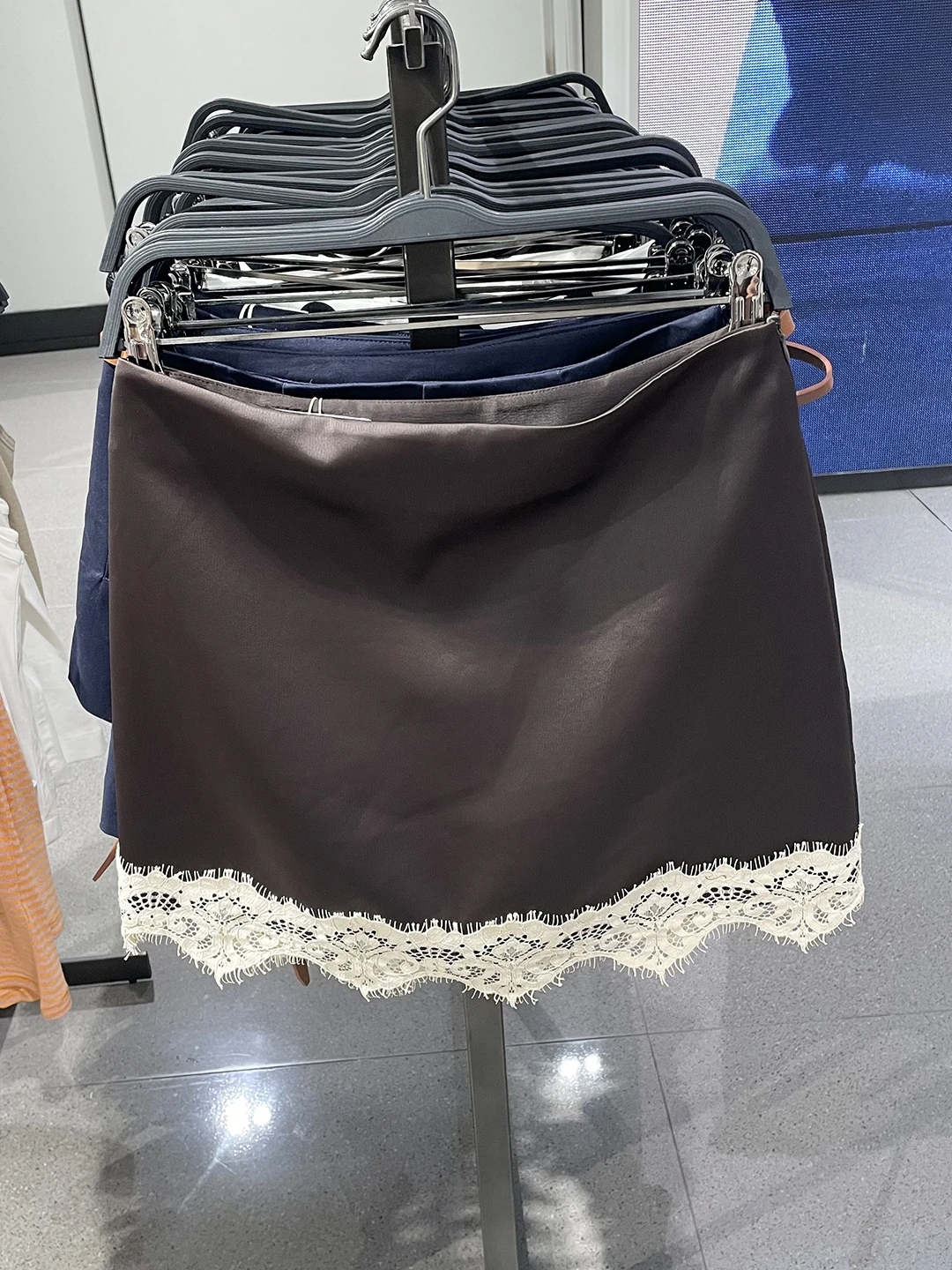 Fashionable Lace Hem Short Skirt Pants Women's New Arrival Summer 2026 Slimming A-Line Midi Skirt Straight Cut No Brand