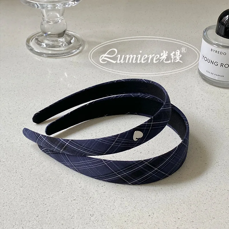 

Japanese and Korean classic retro dark blue plaid girl college style love disc headband temperament niche new headband woman
